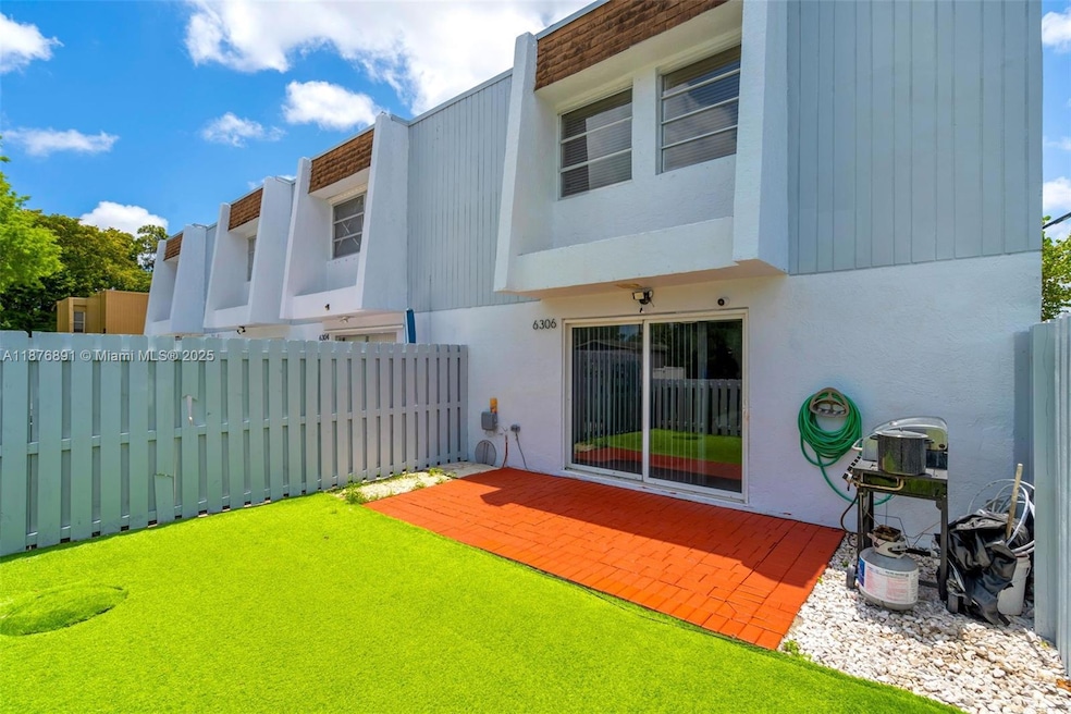 6306 Moseley St unit 1, Hollywood, FL 33024 - photo 1