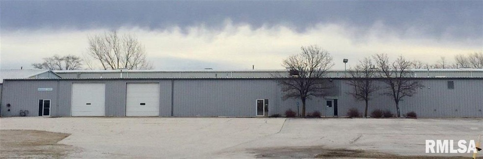 1735 N Stark St unit E, Davenport, IA 52804 - photo 1