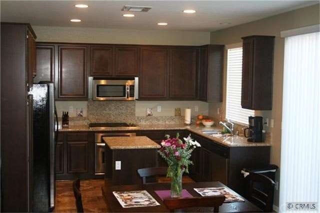 What a beautiful kitchen...