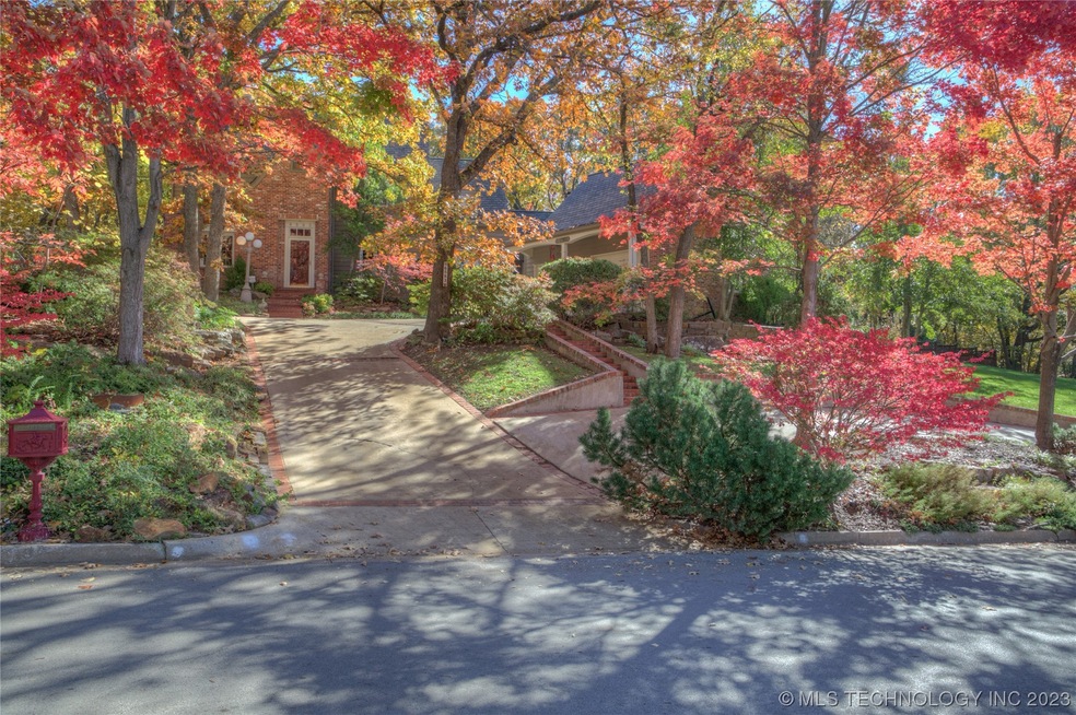 BEAUTIFUL CANOPY OF TREES WELCOME YOU HOME! Circle