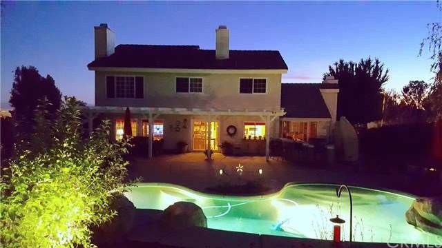 Beautiful Saltwater Pool, Pebble Tec, Spa and TWO 