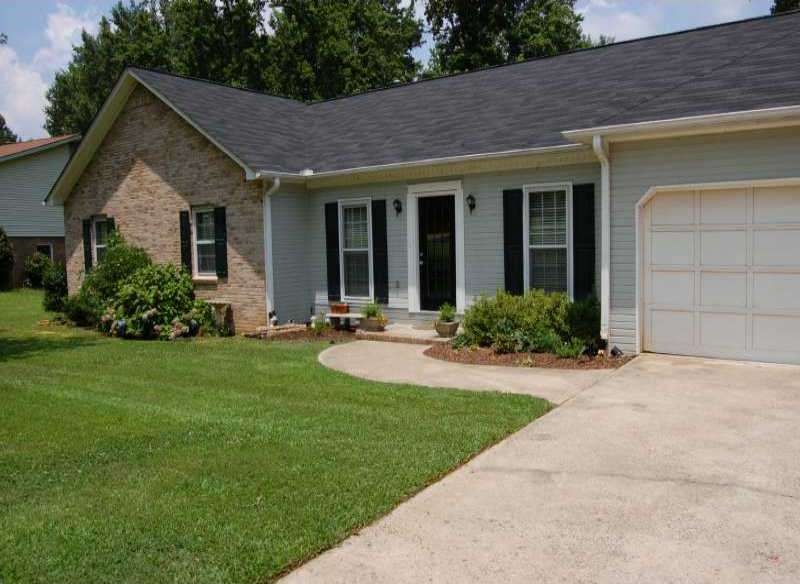 Exterior Front. Charming Ranch in a great neighbor