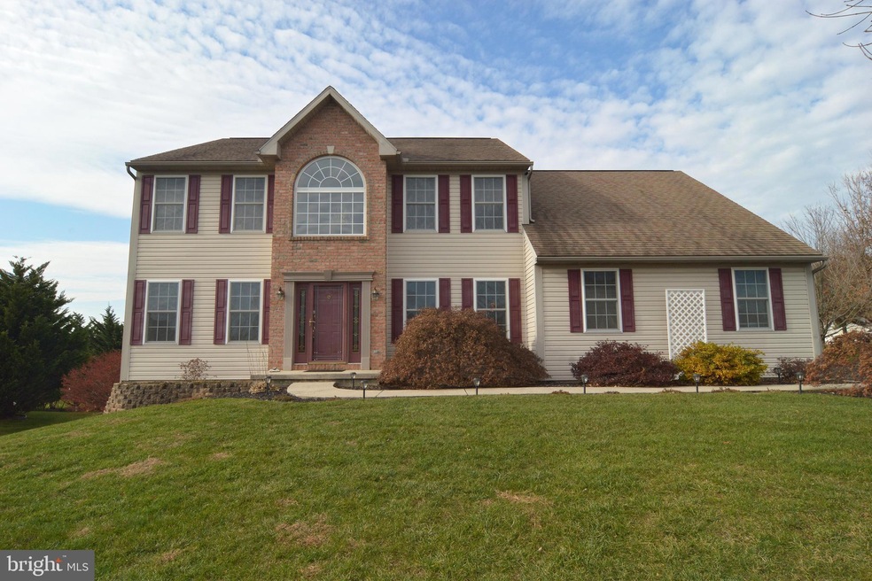 505 Pleasant View Dr, Douglassville, PA 19518 - photo 1