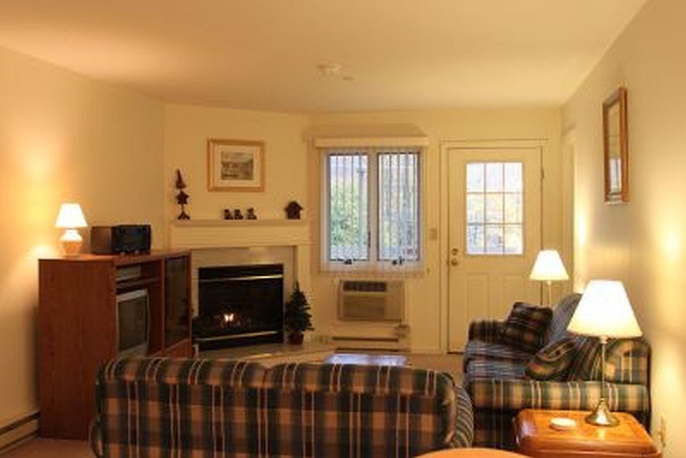 227 Main Nordic Inn 204 unit 204, Lincoln, NH 03251 - photo 1