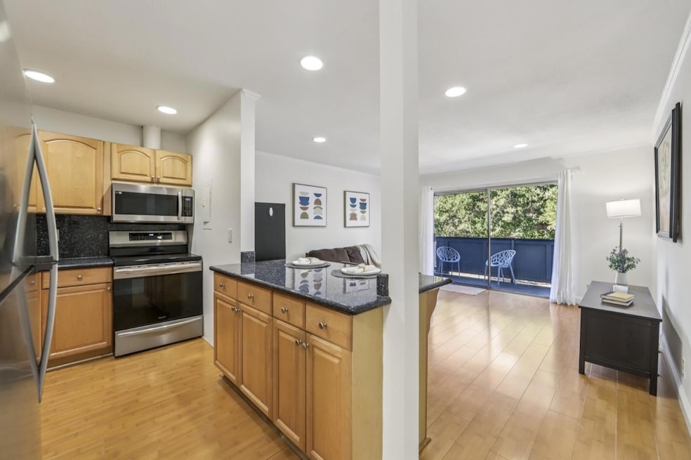 650 Alamo Ct unit 5, Mountain View, CA 94043 - photo 1