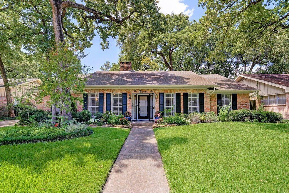 10006 Valley Forge Dr, Houston, TX 77042 - photo 1