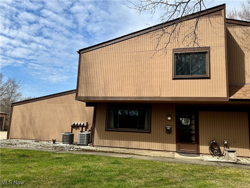 26637 Lake of the Falls Blvd, Olmsted Falls, OH 44138 - photo 1