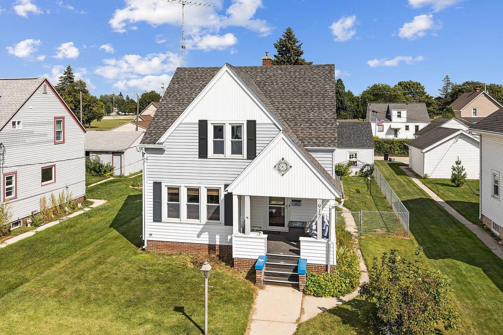 917 N 22nd St, Manitowoc, WI 54220 - photo 1