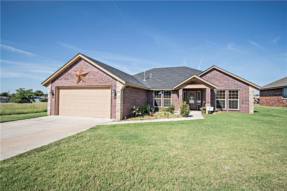 121 Gambel Ln, Elk City, OK 73644 - photo 1