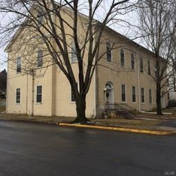 150 W Center St unit 2F, Nazareth, PA 18064 - photo 1