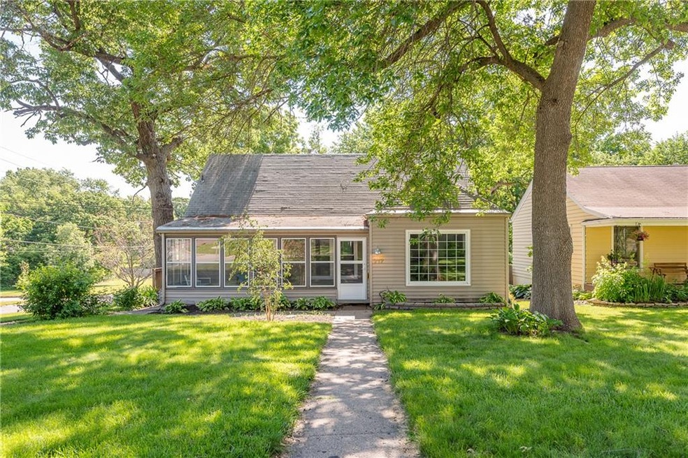 717 61st St, Des Moines, IA 50312 - photo 1