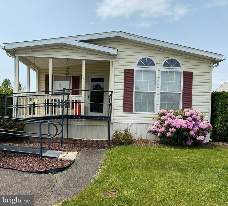 407 Allenbrook Ln, Reading, PA 19606 - photo 1