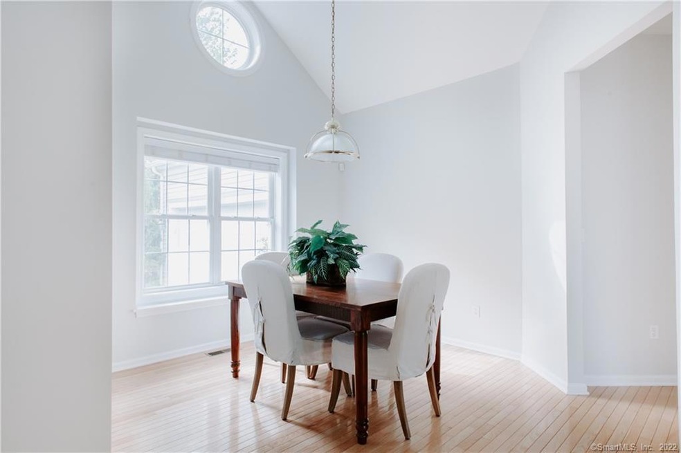 22 Arrowwood Ln, Bloomfield, CT 06002 - photo 1