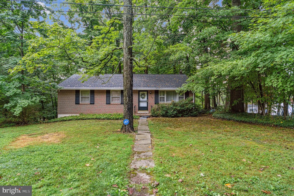 1002 Summit Ave, Schwenksville, PA 19473 - photo 1