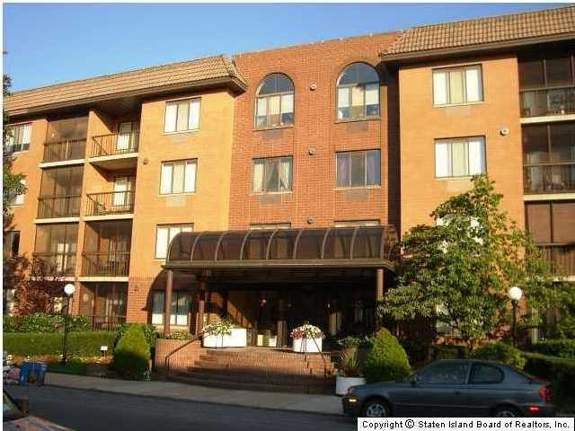 Chestnut Hill at Essex Park unit 4A, Staten Island, NY 10314 - photo 1