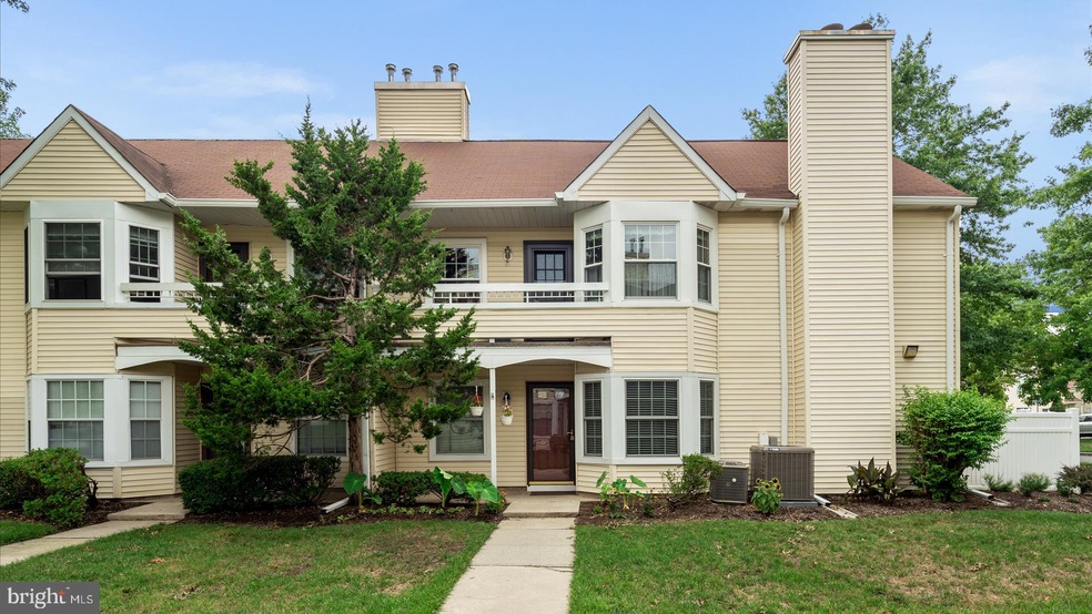 46 Mill Run W, Hightstown, NJ 08520 - photo 1