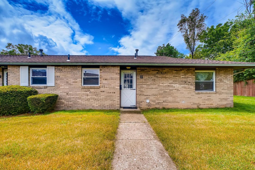 1185 Woodbrook Circle West-large-001-001