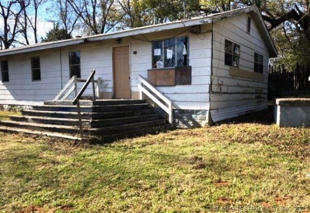 208 Labass St, Muldrow, OK 74948 - photo 1