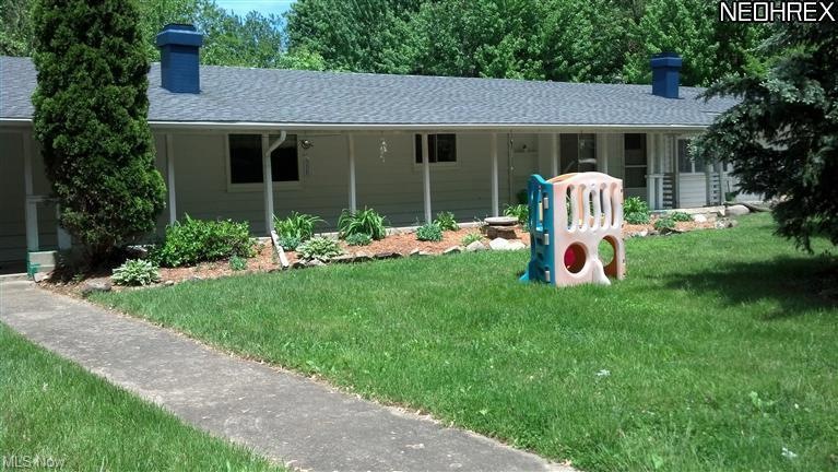 525 Harris Rd, Sheffield Lake, OH 44054 - photo 1