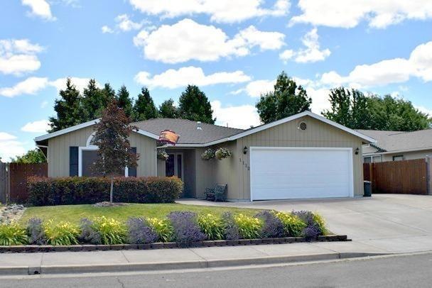 1112 Juanita Way, Central Point, OR 97502 - photo 1