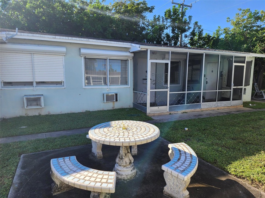 2213 Lincoln St unit 14, Hollywood, FL 33020 - photo 1