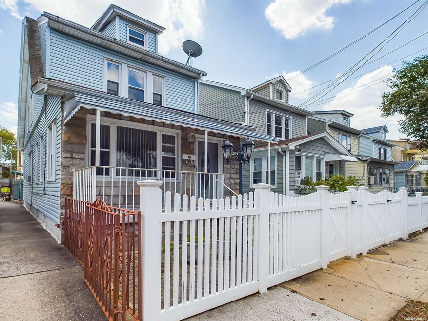 158-28 75th Rd, Flushing, NY 11366 - photo 1