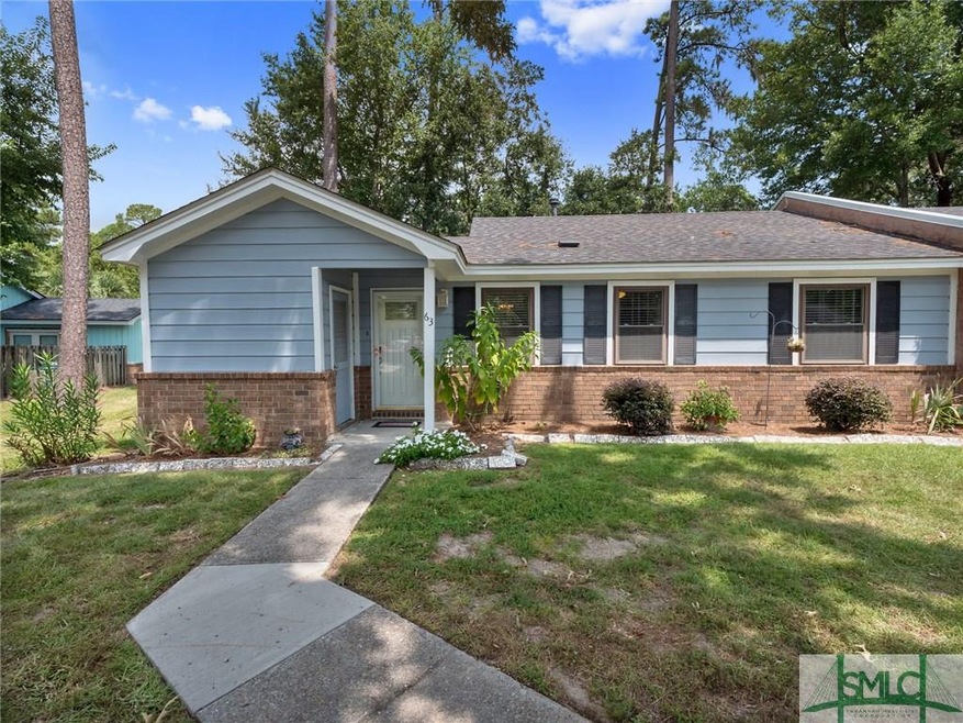Cute bungalow in marsh front community with lots o