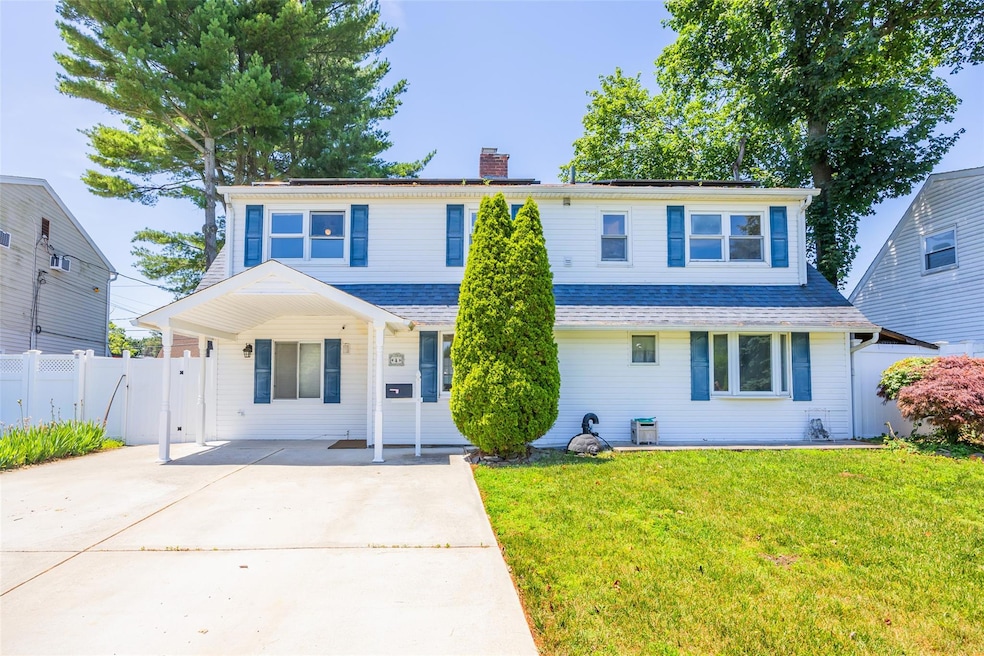 4 Wagon Ln, Levittown, NY 11756 - photo 1