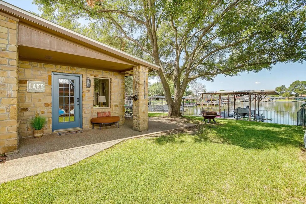 4712 E Holiday Estates Ct, Granbury, TX 76049 - photo 1