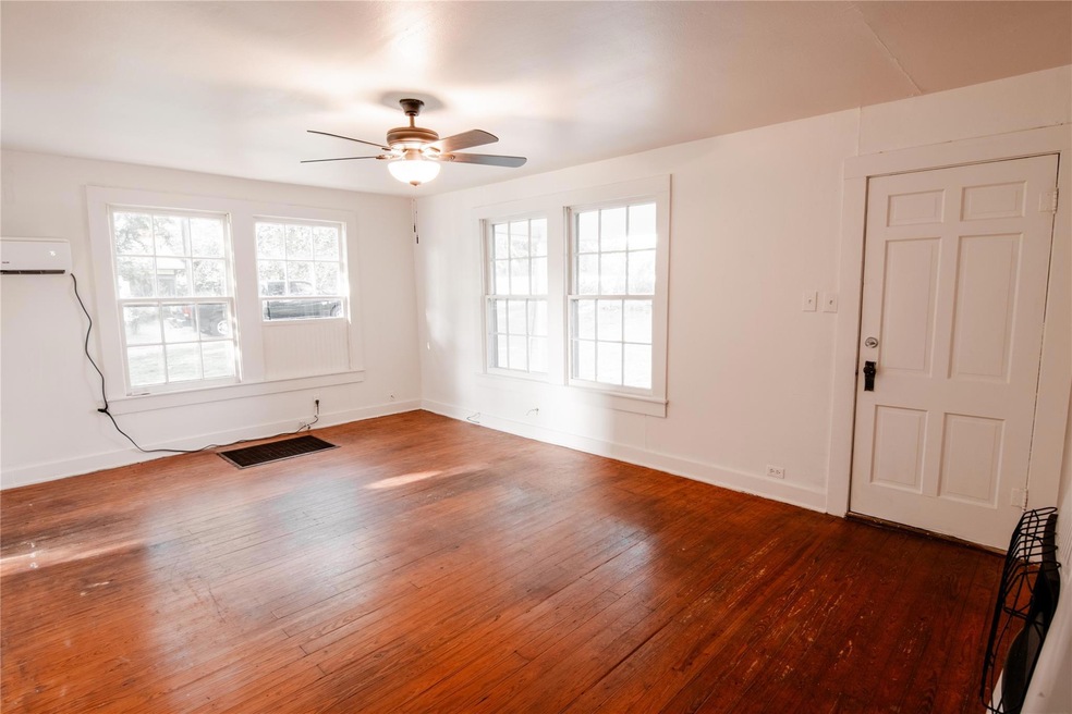 127 Desvoignes Rd, Denison, TX 75021 - photo 1