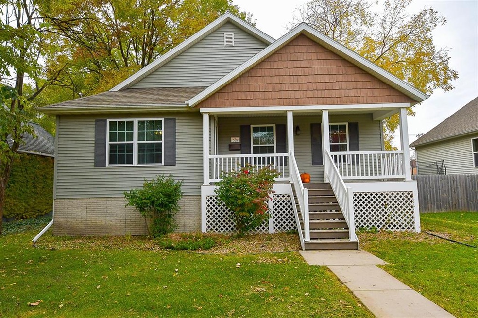 528 9th St SW, Cedar Rapids, IA 52404 - photo 1