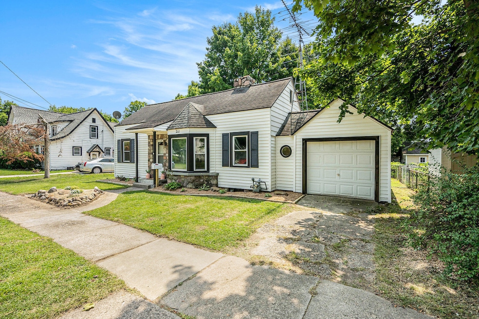 211 E Wheeler St, Three Rivers, MI 49093 - photo 1
