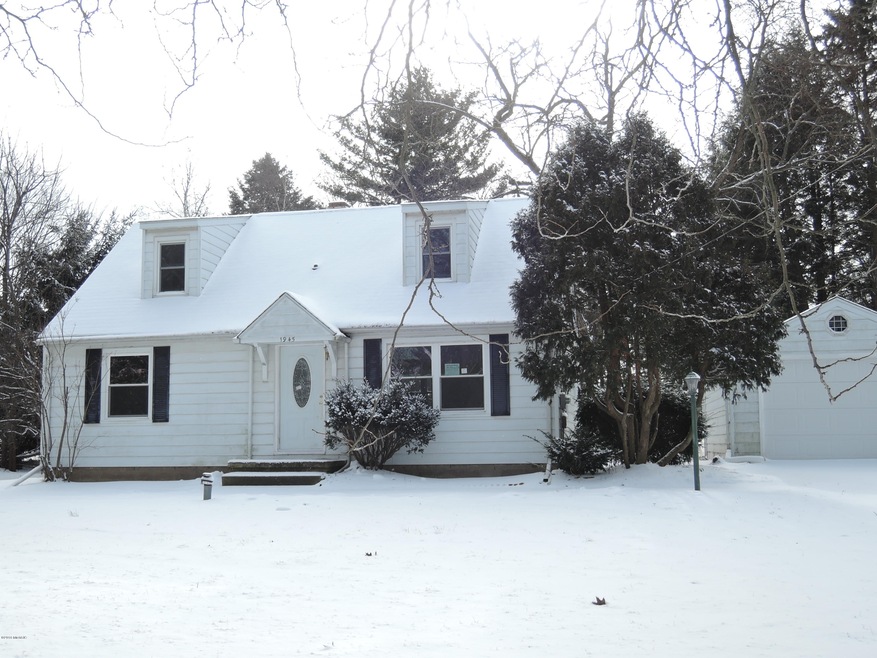 1945 W F Ave