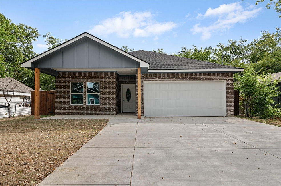 518 N Clements St, Gainesville, TX 76240 - photo 1