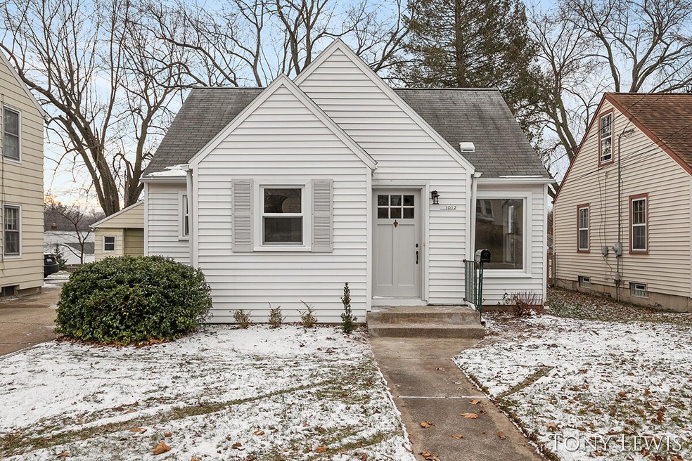 1012 Dorroll St NE, Grand Rapids, MI 49505 - photo 1