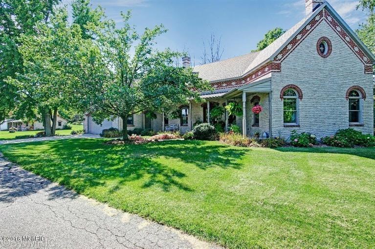 2000 Greenly St SW, Grandville, MI 49418 - photo 1