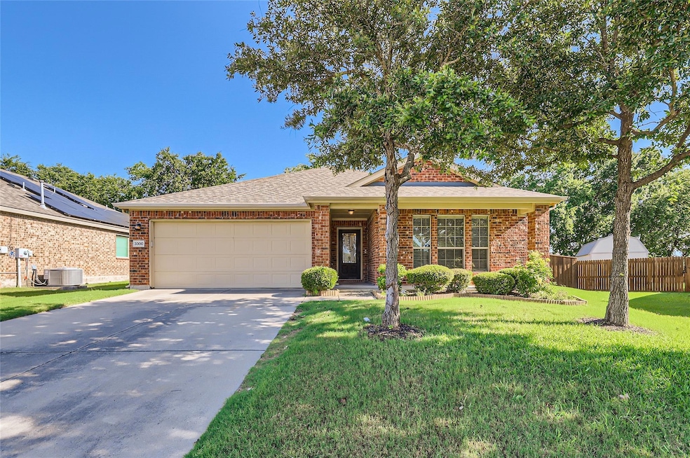 View of front of property featuring a front lawn, 