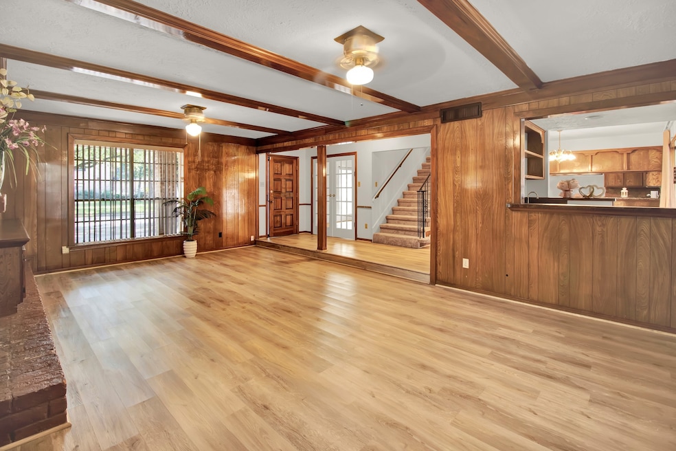 5703 Havenwoods Dr, Houston, TX 77066 - photo 1