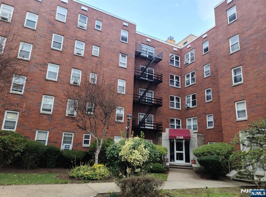 2340 Linwood Ave unit 5D, Fort Lee, NJ 07024 - photo 1