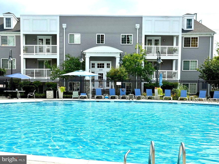 4163 S Four Mile Run Dr unit 401, Arlington, VA 22204 - photo 1