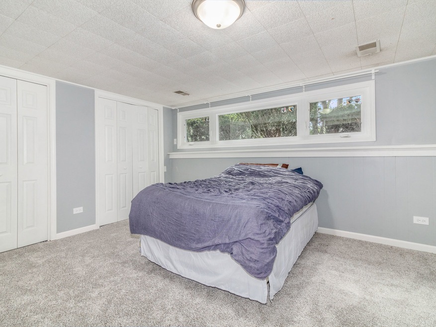 939 S Fairfield Ave, Elmhurst, IL 60126 - photo 1