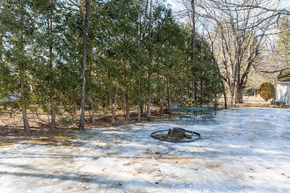 464 Boston Post Rd unit 31, Amherst, NH 03031 - photo 1