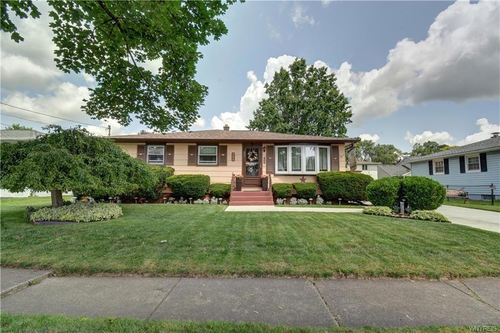 762 Remington Dr, North Tonawanda, NY 14120 - photo 1