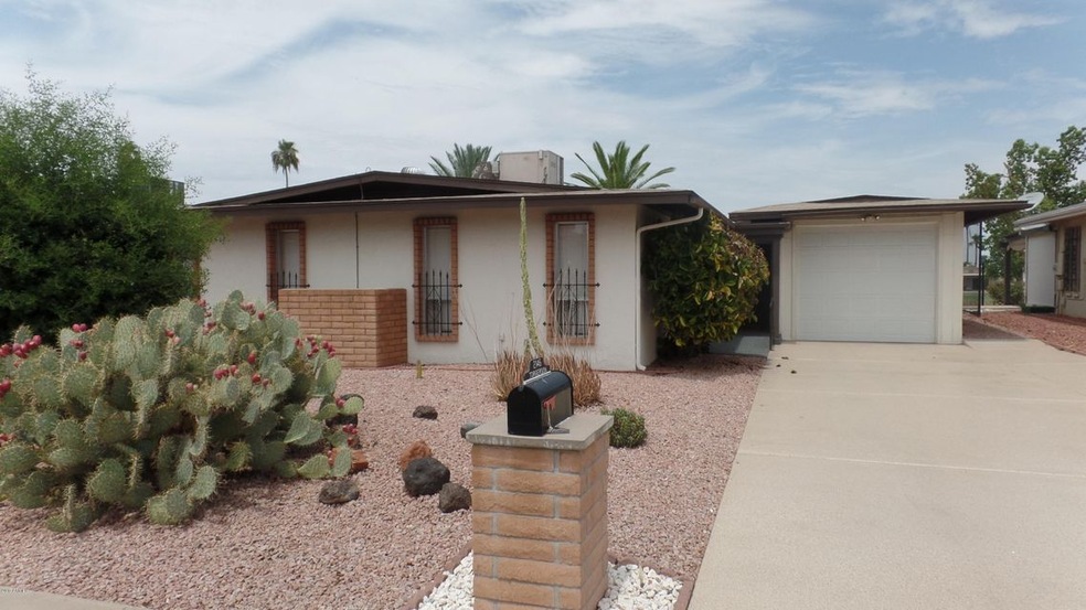 2146 N Middlecoff Dr 001