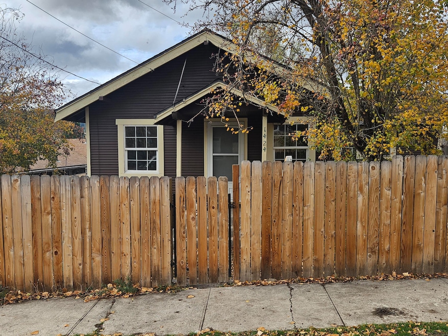 1424 Pleasant Ave, Klamath Falls, OR 97601 - photo 1
