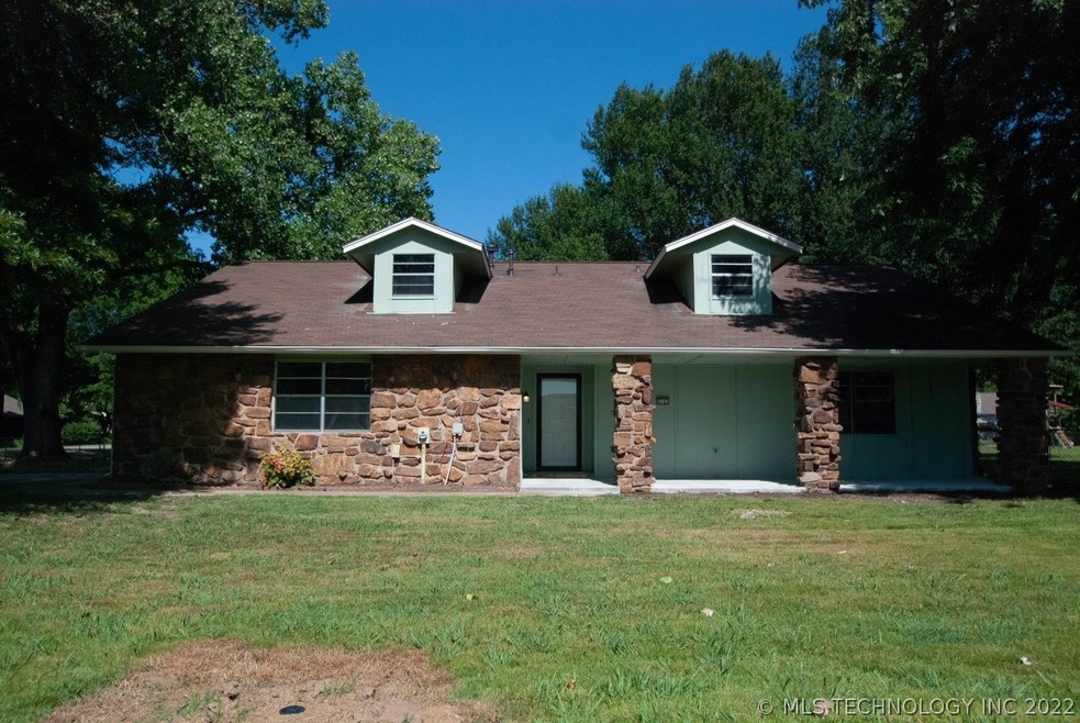 Beautiful remodeled home on almost 3/4 acres.  Cor