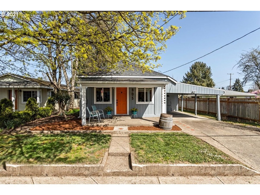 805 E 9th St, Newberg, OR 97132 - photo 1