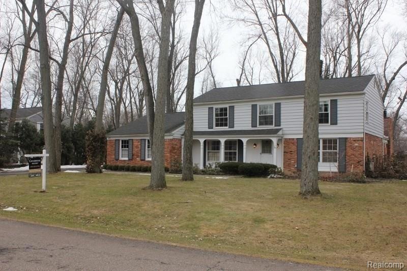 Beautiful Colonial in a great neighborhood