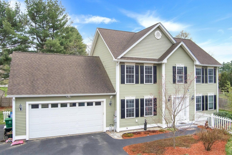 146 E Dunstable Rd, Nashua, NH 03062 - photo 1