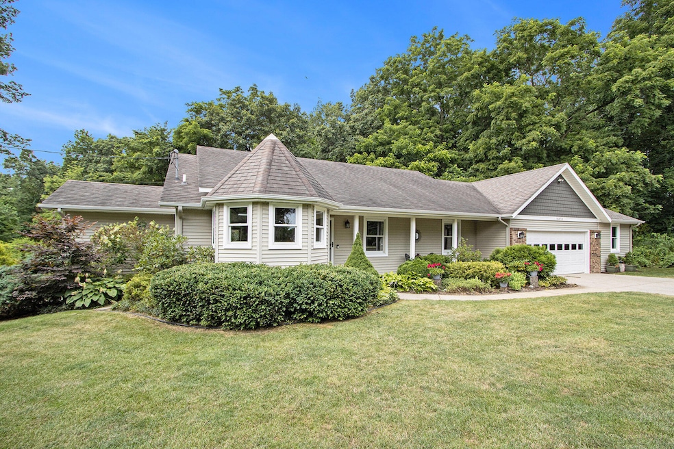 15570 Portage Rd, Vicksburg, MI 49097 - photo 1